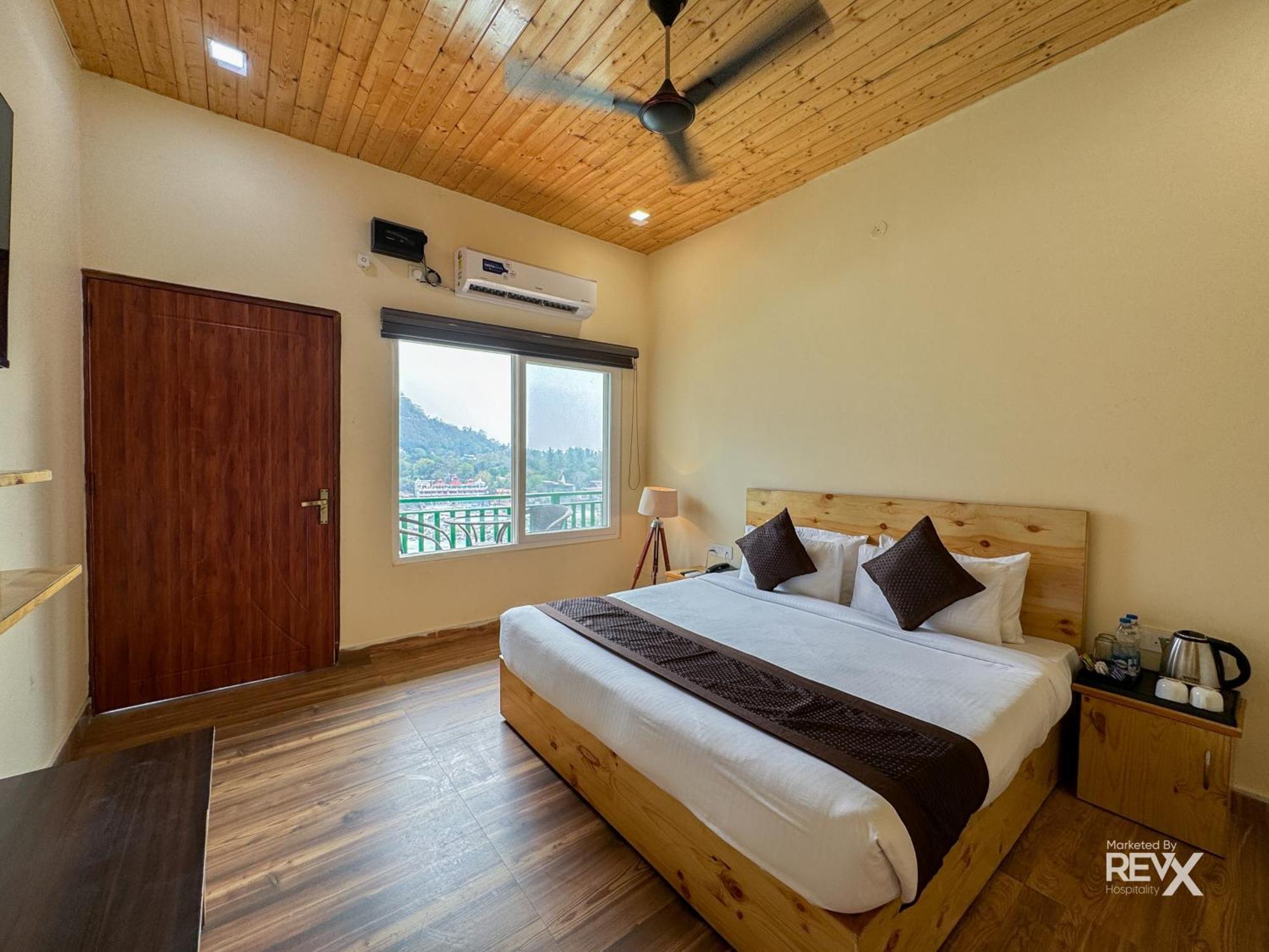 The Leisure Cave On The Ganges Hotel Rishikesh Exterior photo