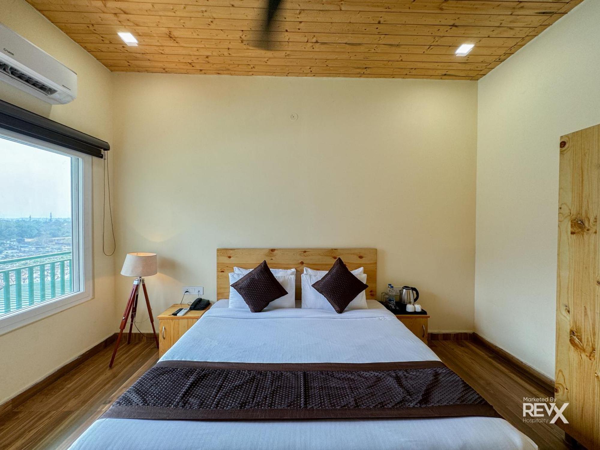 The Leisure Cave On The Ganges Hotel Rishikesh Exterior photo