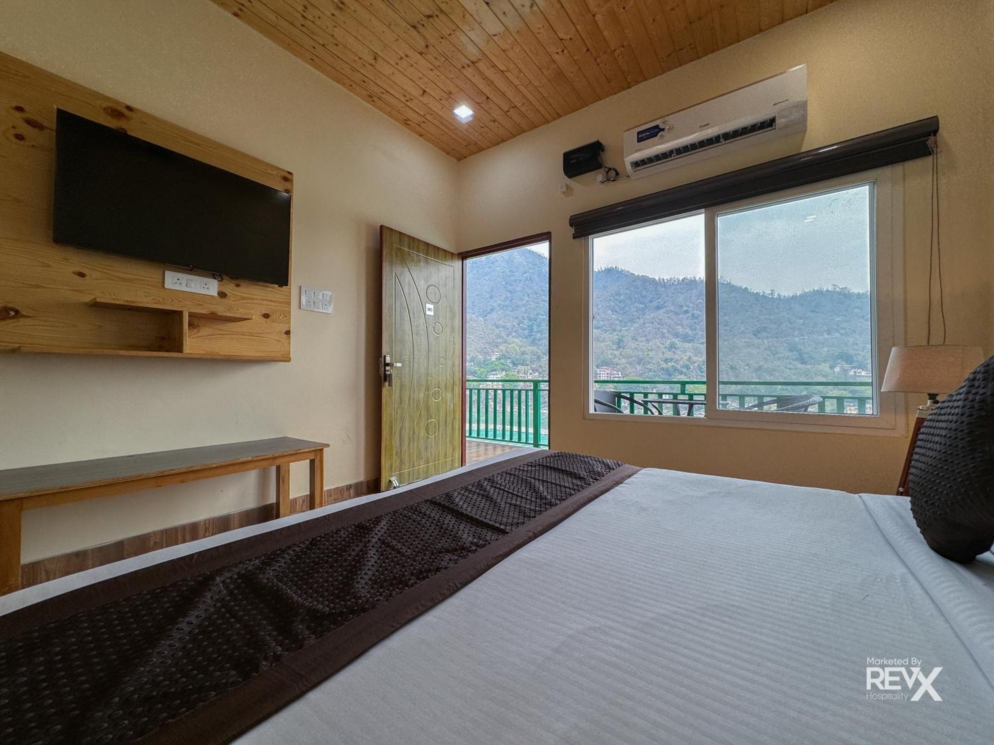 The Leisure Cave On The Ganges Hotel Rishikesh Exterior photo