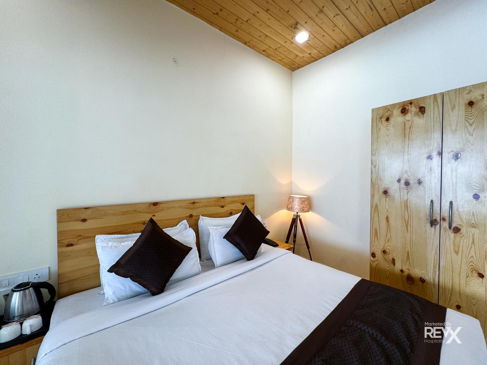 The Leisure Cave On The Ganges Hotel Rishikesh Exterior photo