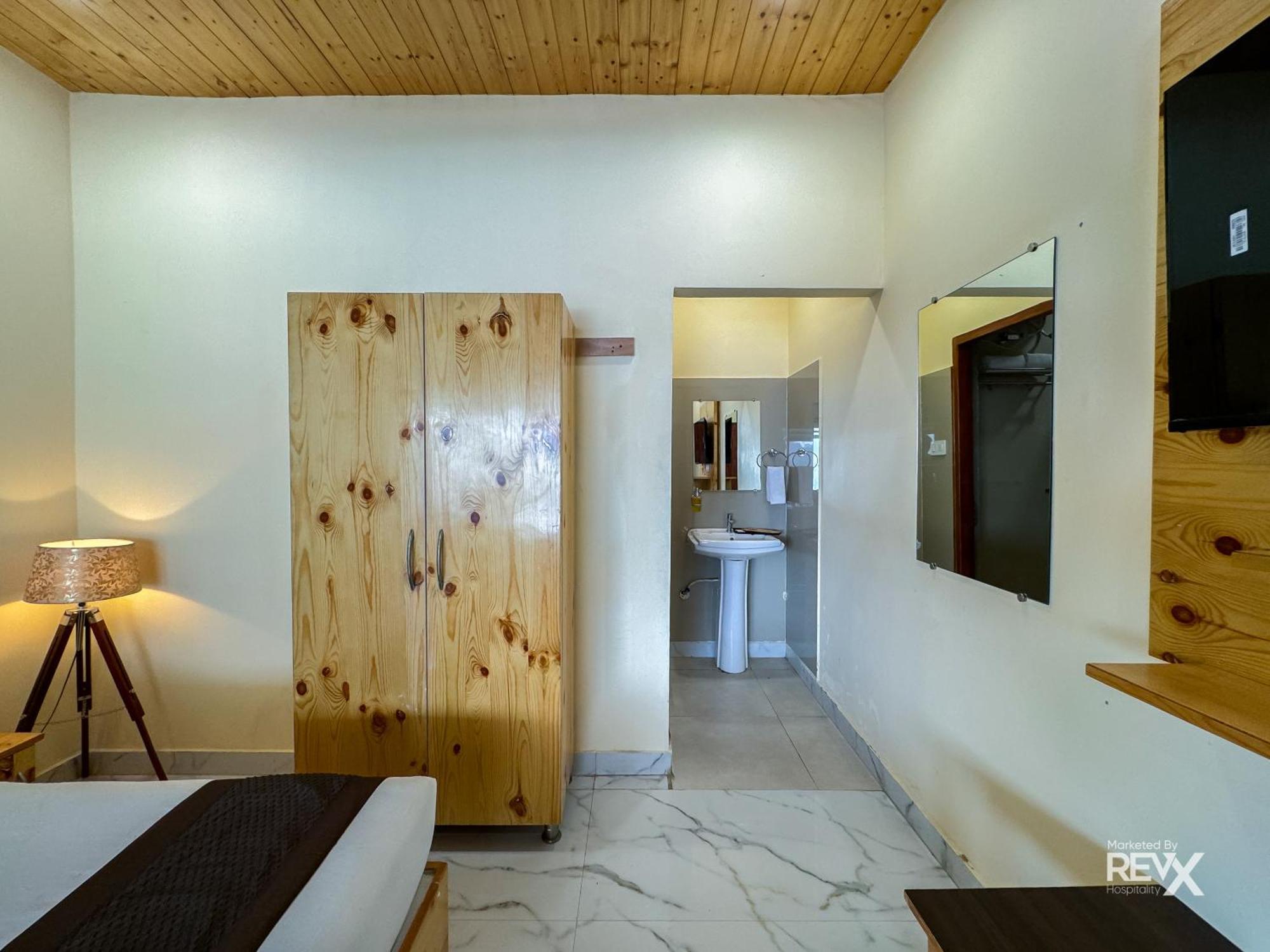 The Leisure Cave On The Ganges Hotel Rishikesh Exterior photo