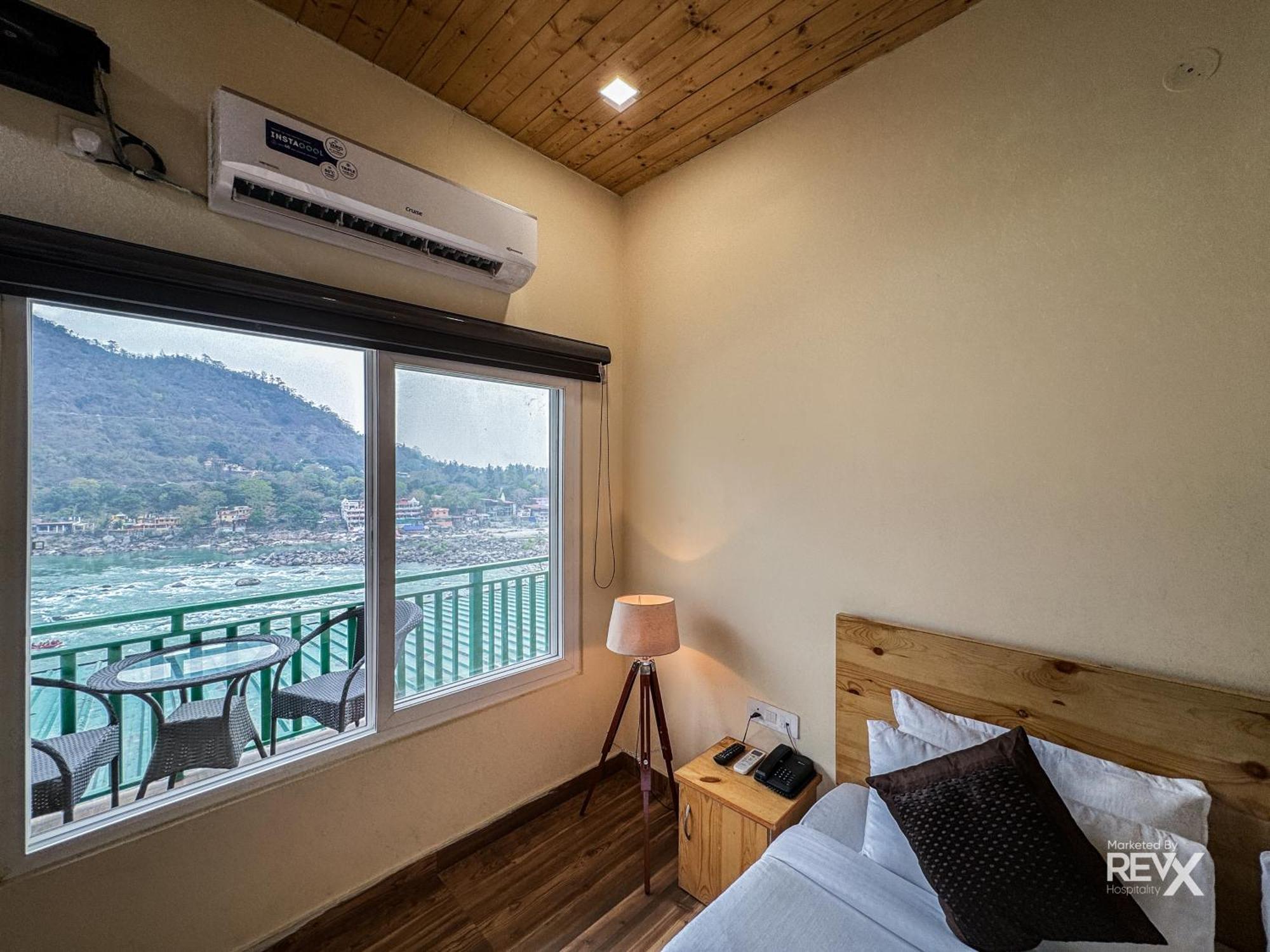 The Leisure Cave On The Ganges Hotel Rishikesh Exterior photo