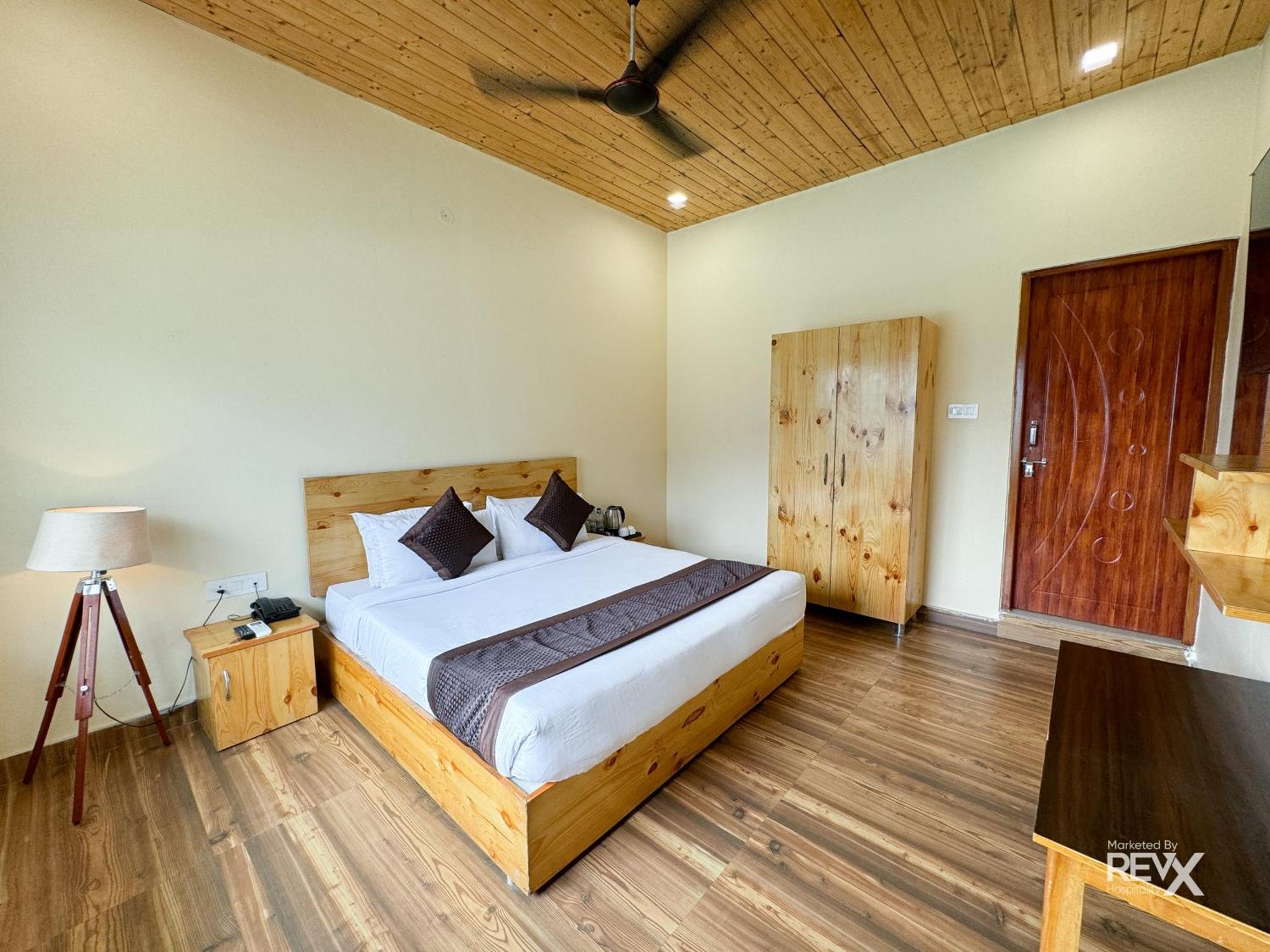 The Leisure Cave On The Ganges Hotel Rishikesh Exterior photo