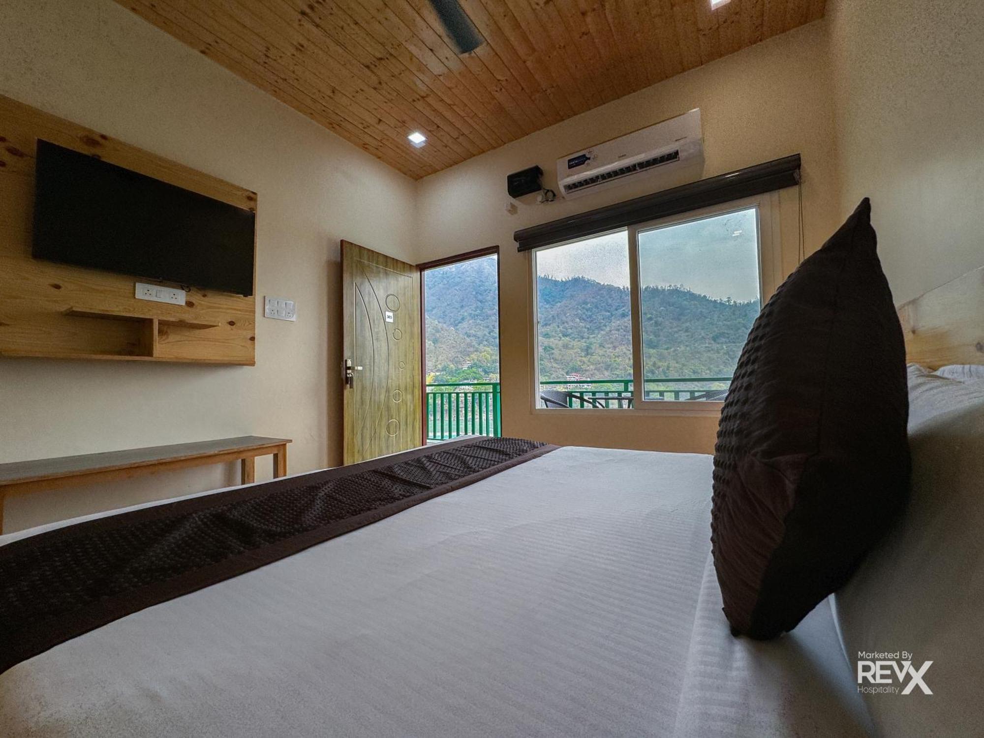 The Leisure Cave On The Ganges Hotel Rishikesh Exterior photo